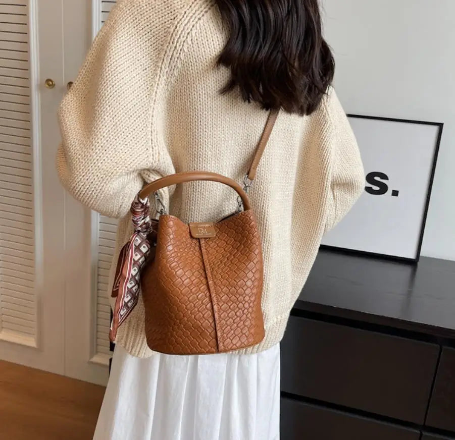 Sac Seau Esme : Cuir Végan Tressé Chic